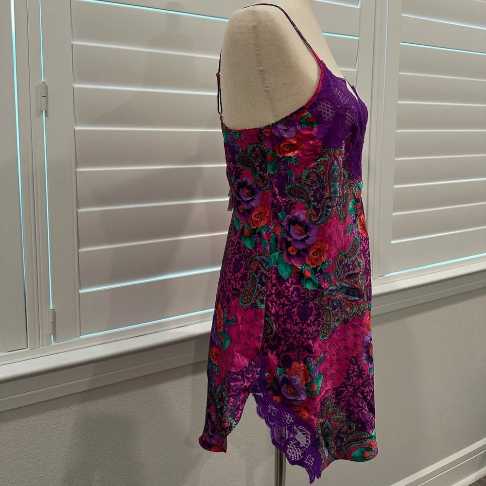 Vintage Gold Label Victoria’s Secret Flower, Paisley and Lace Chemise - Picture 2 of 6